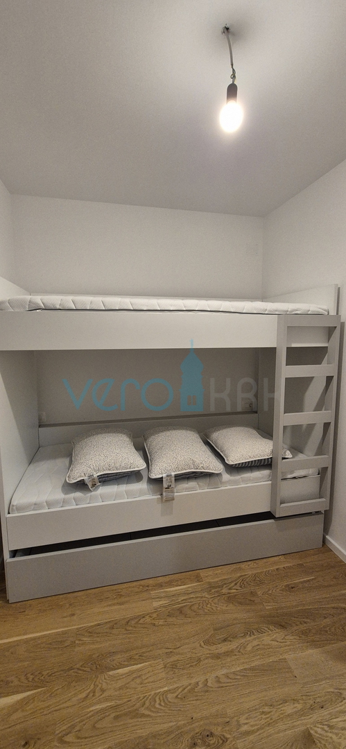 Malinska, centar, novogradnja, dvojna kuća, okućnica, prodaja