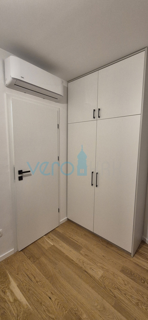 Malinska, centar, novogradnja, dvojna kuća, okućnica, prodaja