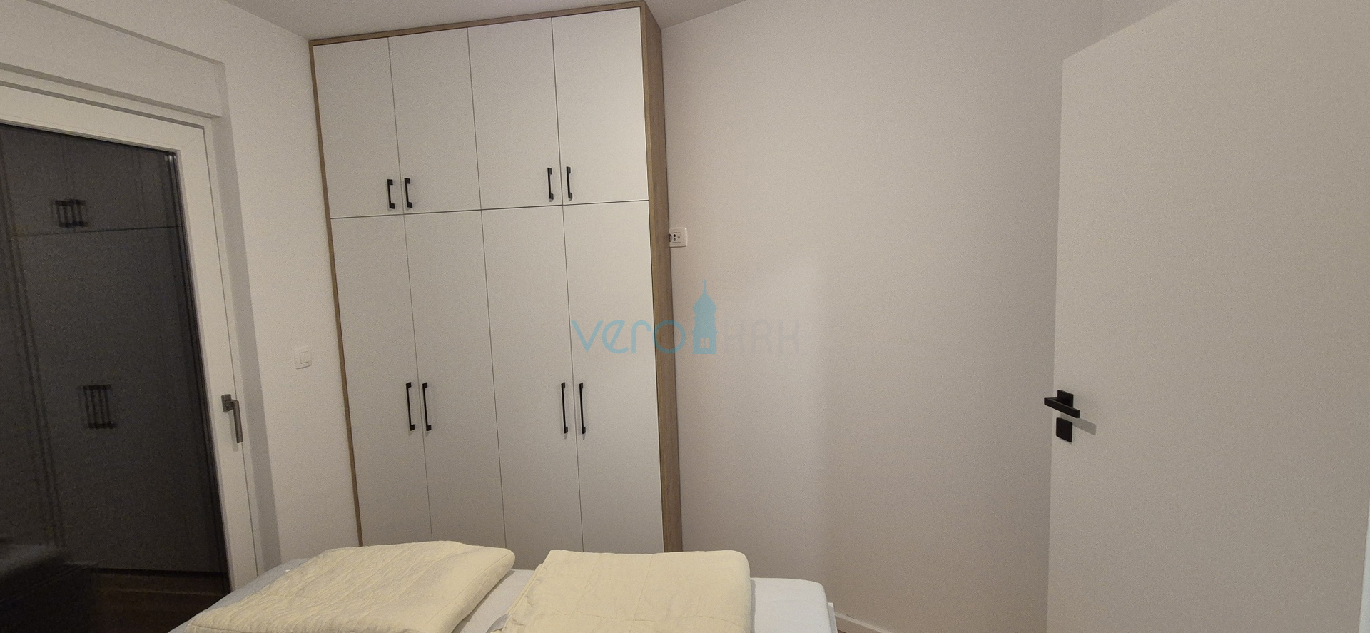 Malinska, centar, novogradnja, dvojna kuća, okućnica, prodaja