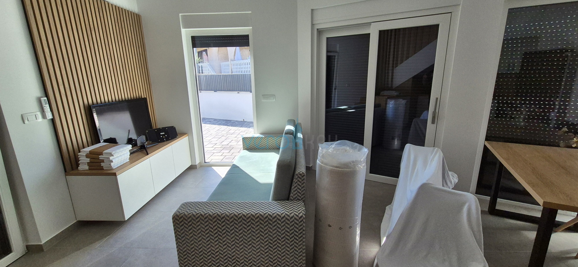 Malinska, centar, novogradnja, dvojna kuća, okućnica, prodaja