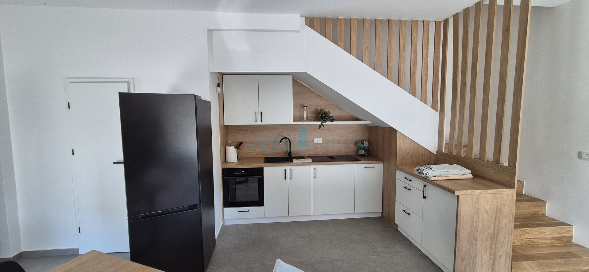 Malinska, centar, novogradnja, dvojna kuća, okućnica, prodaja