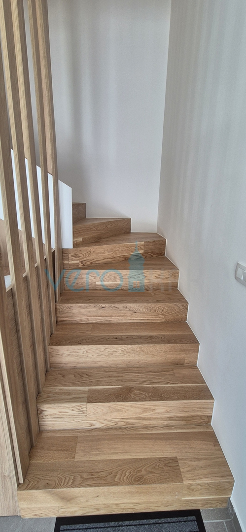 Malinska, centar, novogradnja, dvojna kuća, okućnica, prodaja