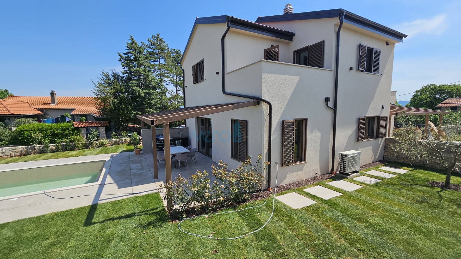 Grad Krk, šira okolica, dvojna kuća, novogradnja, bazen, prodaja