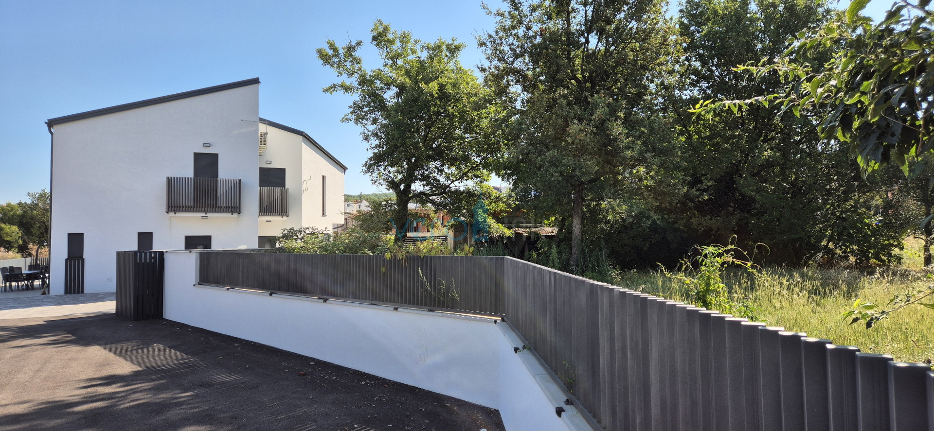 Malinska, centar, novogradnja, dvojna kuća, okućnica, prodaja