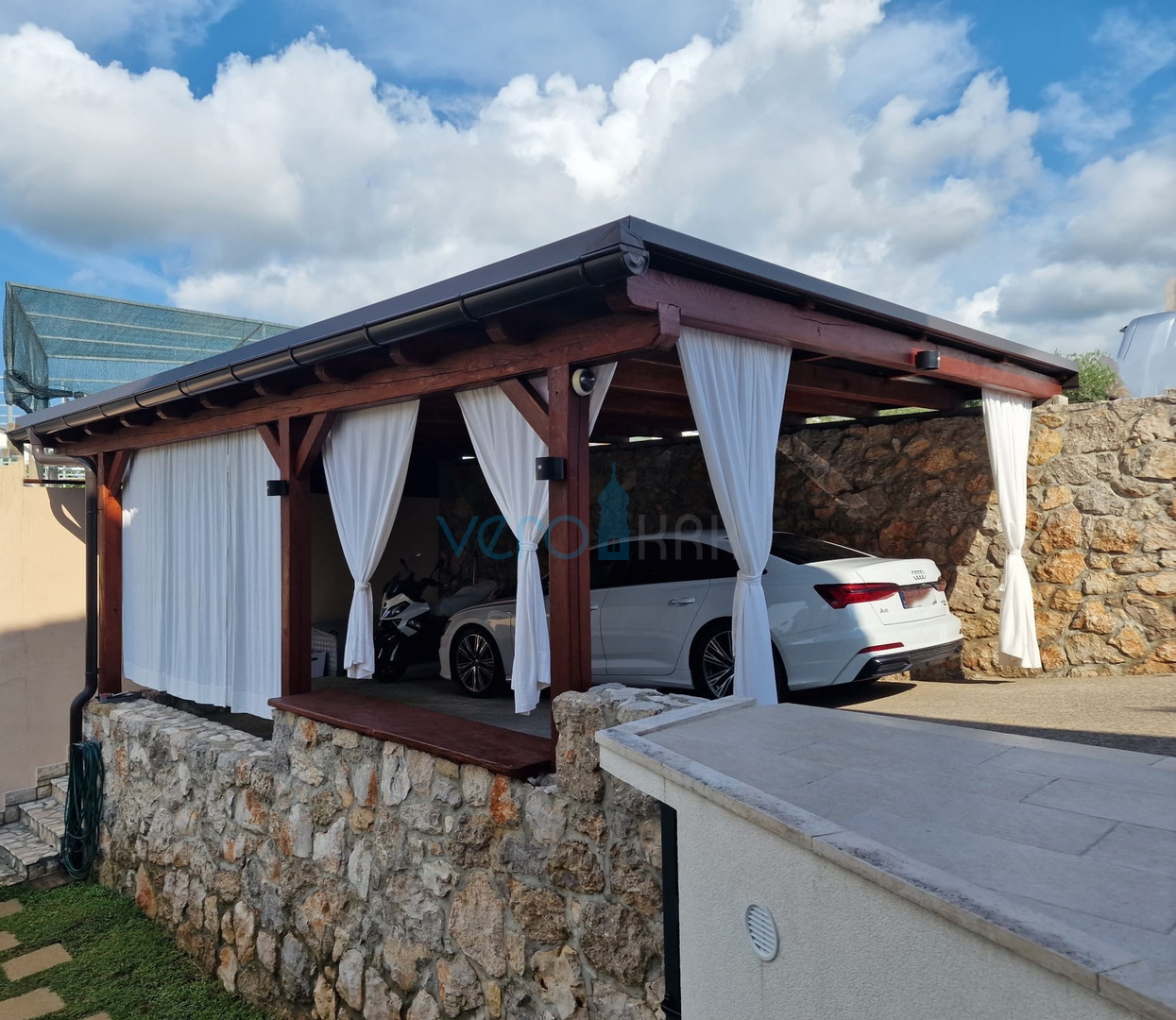 Grad Krk, dvosoban stan u prizemlju, okućnica 103 m2, prodaja