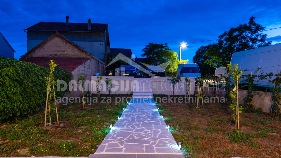 Kamena Ku&cacute;a s bazenom