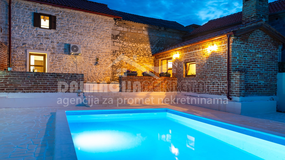 Kamena Ku&cacute;a s bazenom