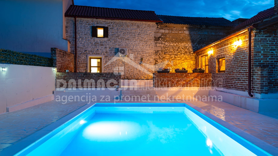 Kamena Ku&cacute;a s bazenom