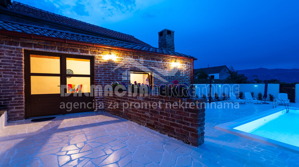 Kamena Ku&cacute;a s bazenom