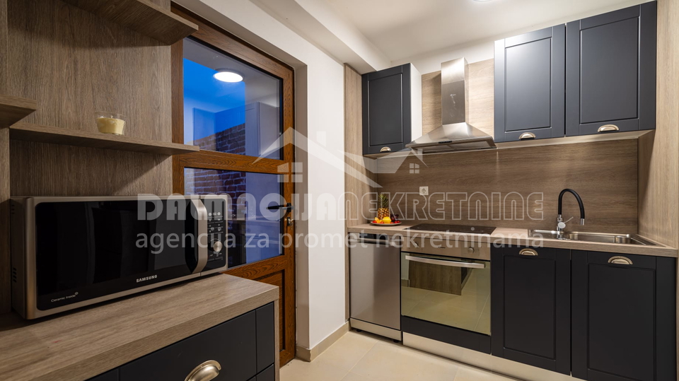 Kamena Ku&cacute;a s bazenom