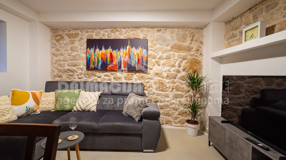 Kamena Ku&cacute;a s bazenom