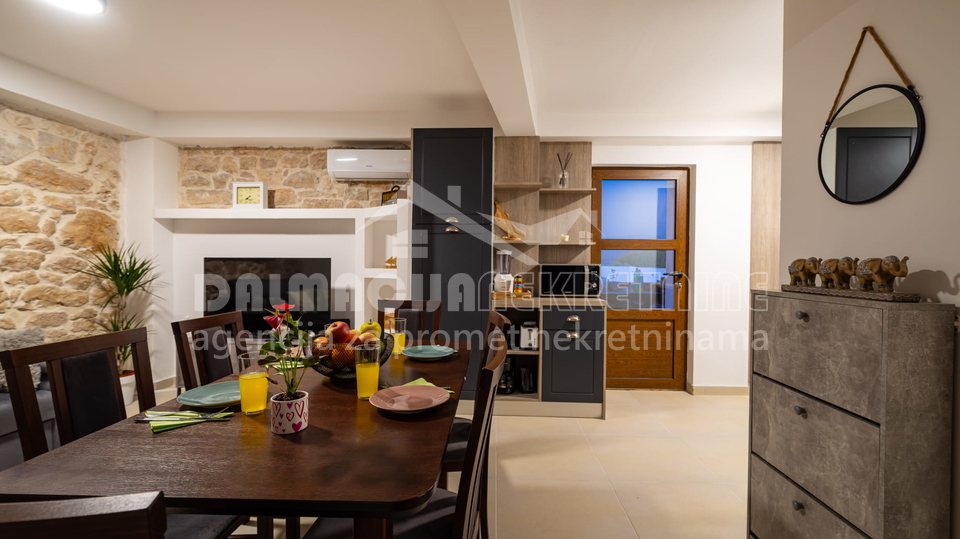 Kamena Ku&cacute;a s bazenom