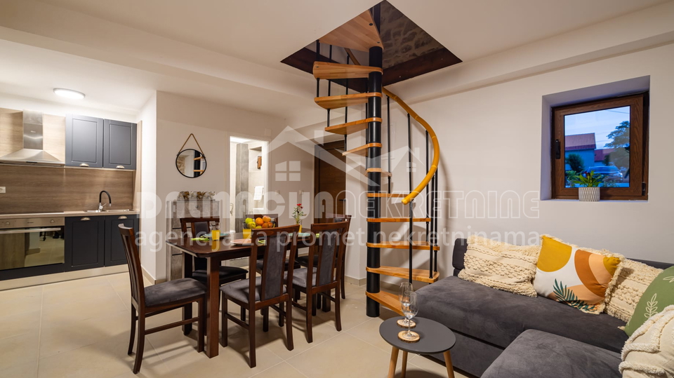 Kamena Ku&cacute;a s bazenom