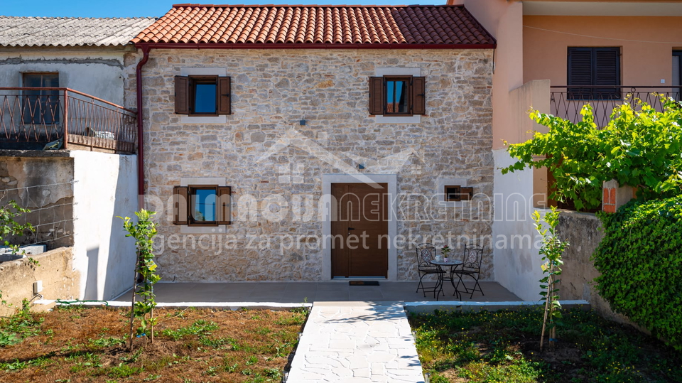 Kamena Ku&cacute;a s bazenom