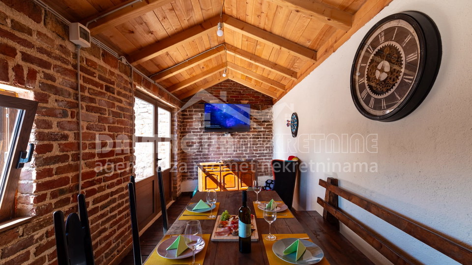 Kamena Ku&cacute;a s bazenom