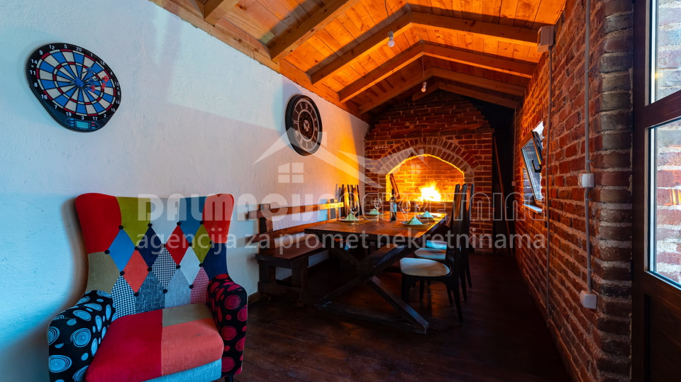 Kamena Ku&cacute;a s bazenom