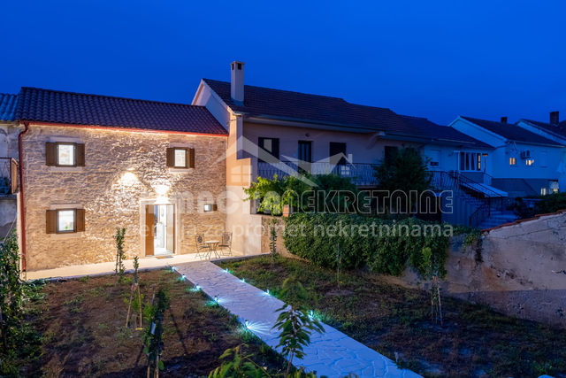 Kamena Kuća s bazenom