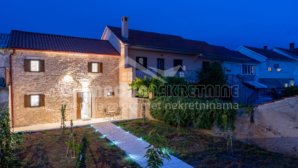 Kamena Ku&cacute;a s bazenom