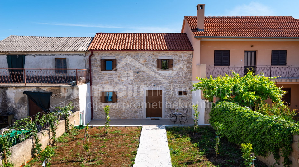 Kamena Ku&cacute;a s bazenom