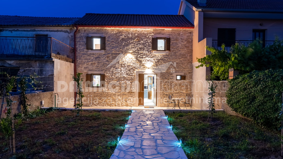 Kamena Ku&cacute;a s bazenom