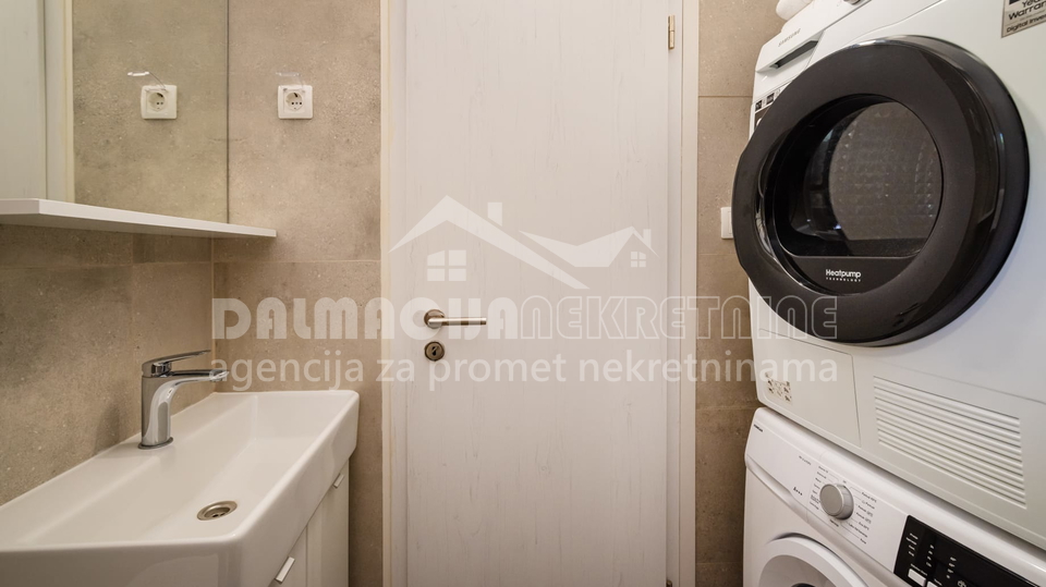 Kamena Ku&cacute;a s bazenom