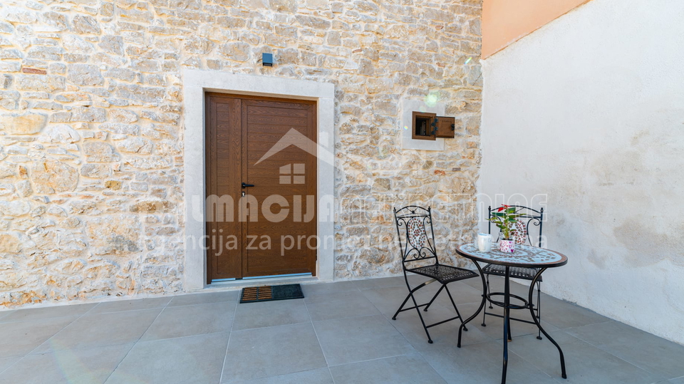 Kamena Ku&cacute;a s bazenom