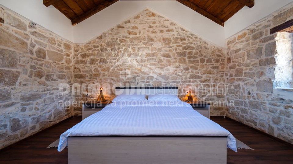 Kamena Ku&cacute;a s bazenom