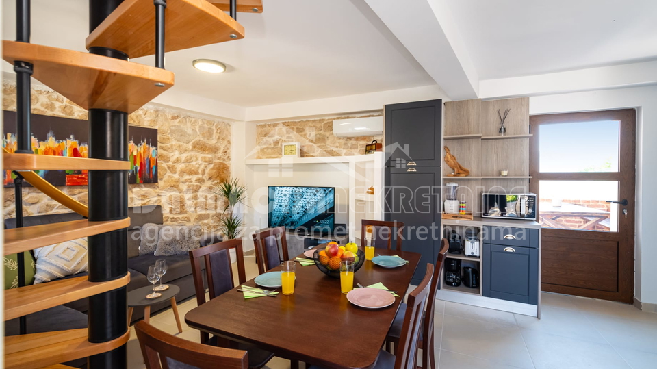 Kamena Ku&cacute;a s bazenom