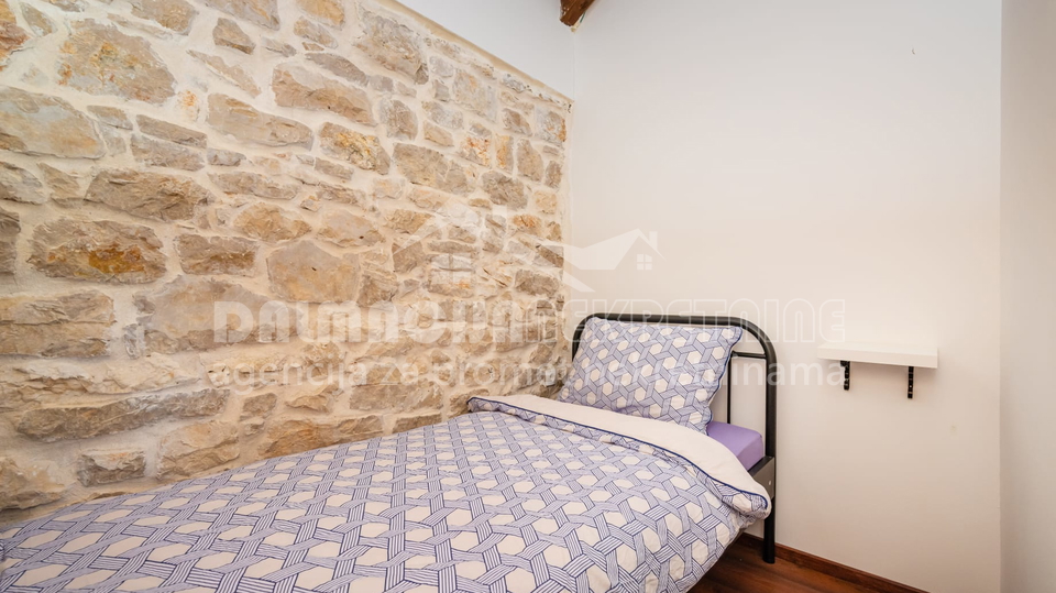 Kamena Ku&cacute;a s bazenom