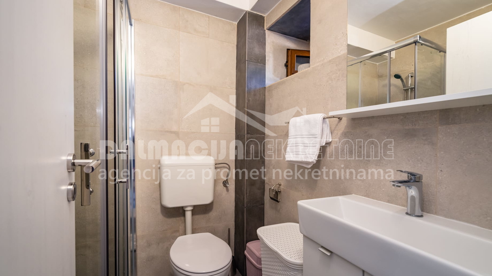 Kamena Ku&cacute;a s bazenom