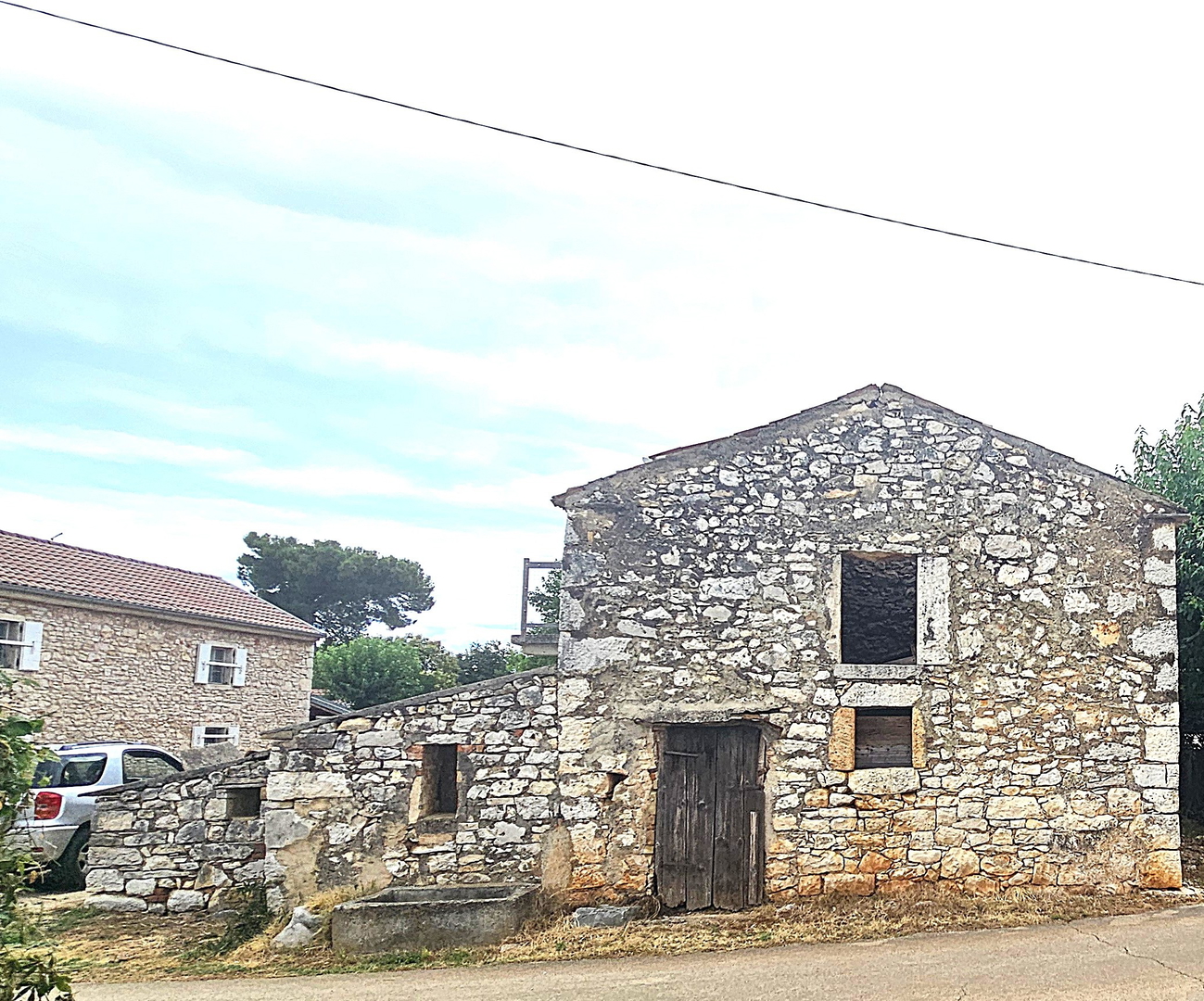 Mala kamena kućica blizu mora - Lovrečica