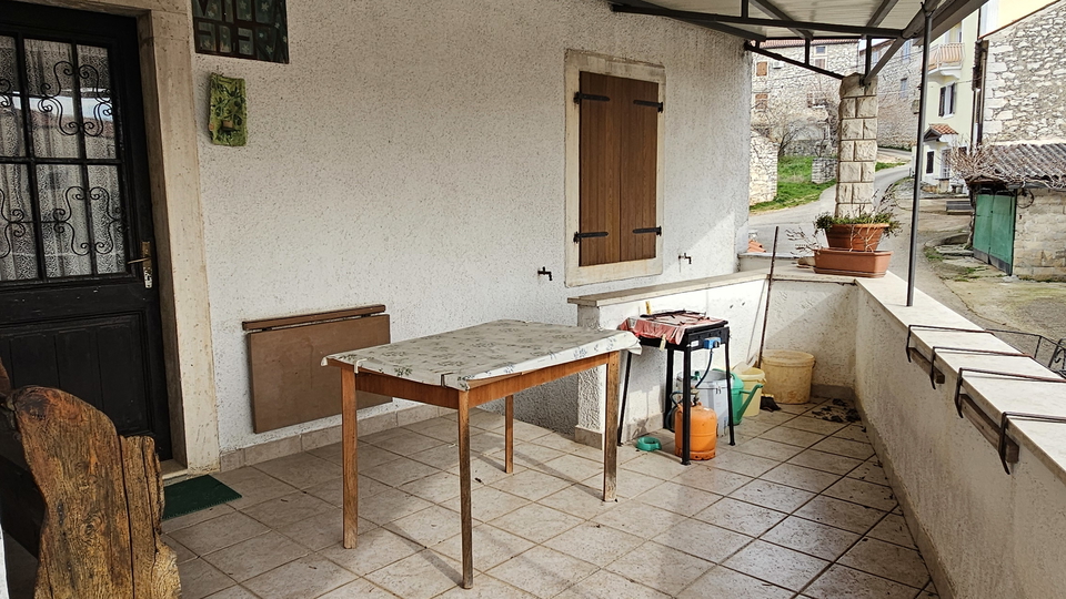 Simpati&ccaron;na kamena istarska ku&cacute;a u Brtonigli