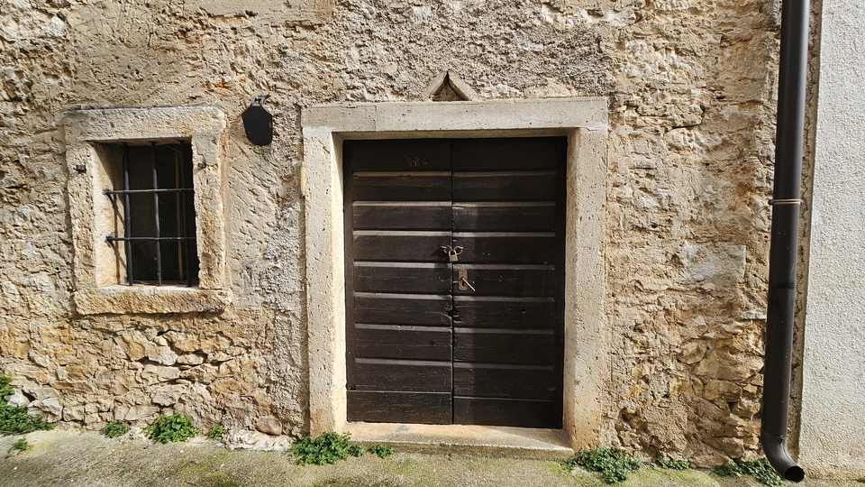 Simpati&ccaron;na kamena istarska ku&cacute;a u Brtonigli