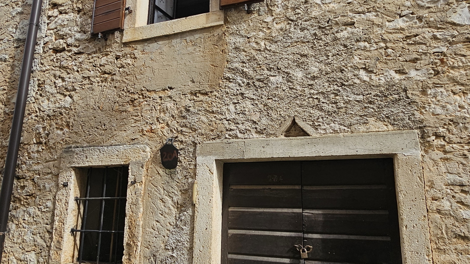 Simpati&ccaron;na kamena istarska ku&cacute;a u Brtonigli