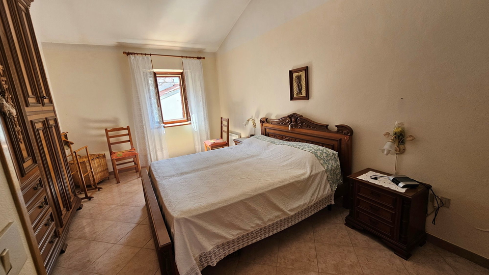 Isrisches Steinhaus mit Meerblick und Garten  im Brtonigla