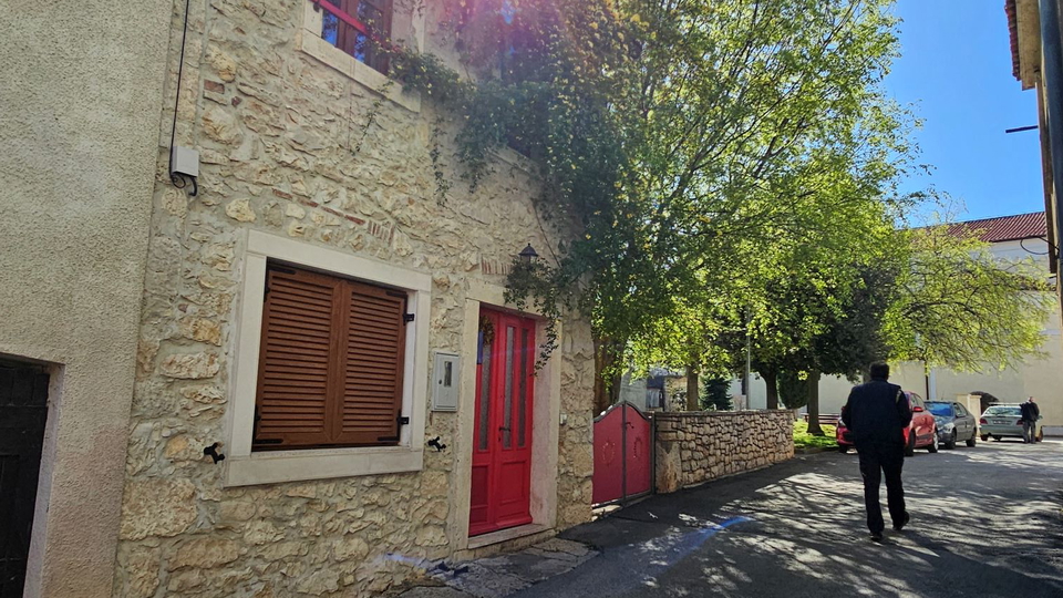 Isrisches Steinhaus mit Meerblick und Garten  im Brtonigla