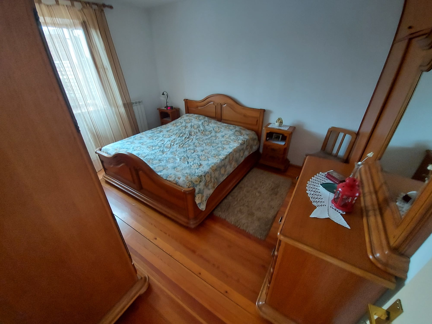 Kamena istarska kuća s otvorenim pogledom u okolici Buja