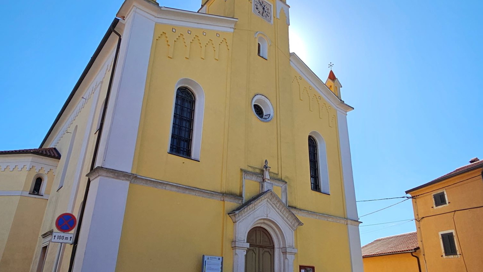 Casa in pietra nel centro di Brtonigla