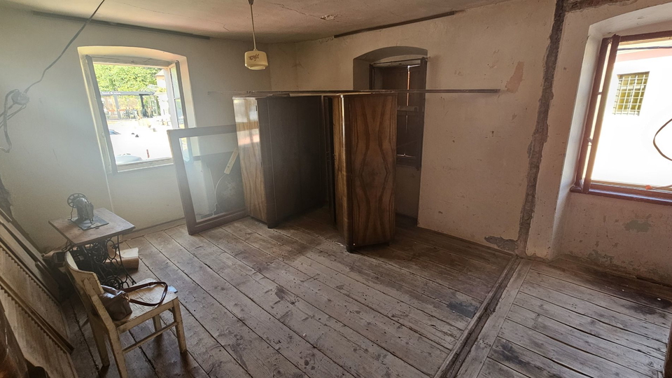 Casa in pietra nel centro di Brtonigla