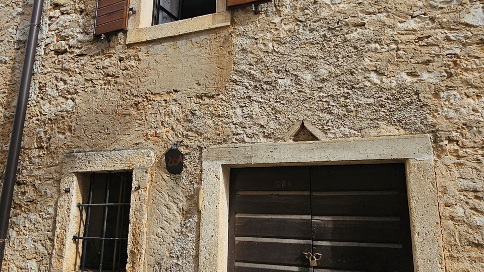 Simpati&ccaron;na kamena istarska ku&cacute;a u Brtonigli