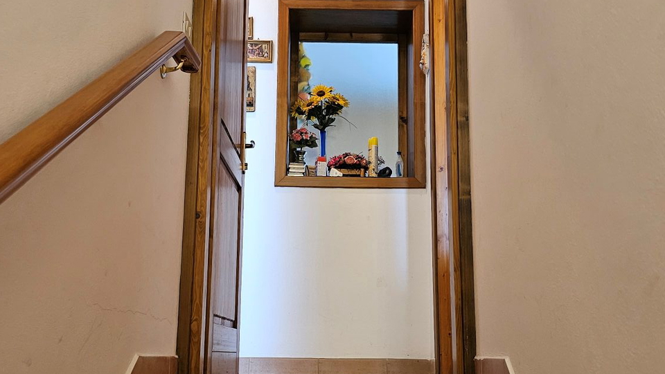 Isrisches Steinhaus mit Meerblick und Garten  im Brtonigla