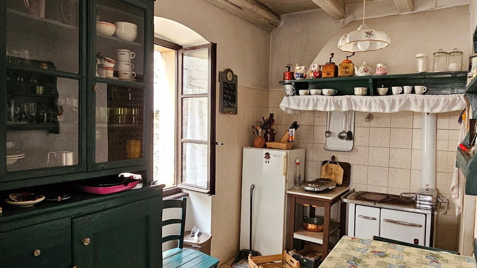 Simpati&ccaron;na kamena istarska ku&cacute;a u Brtonigli