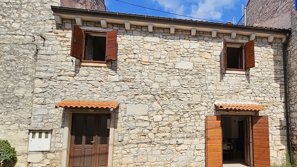 Isrisches Steinhaus mit Meerblick und Garten  im Brtonigla