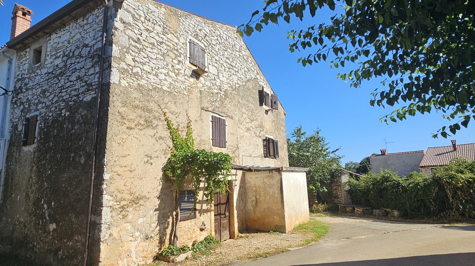 Casa in pietra vicino a San Lorenzo, a soli 2,5 km dalla spiaggia e dal mare