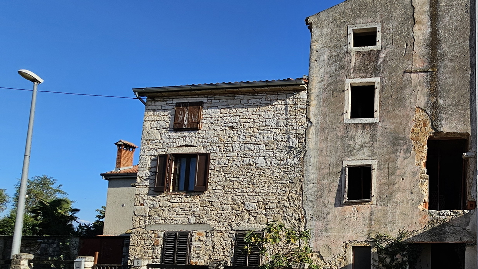 Stone house in Novigrad near the sea and beach