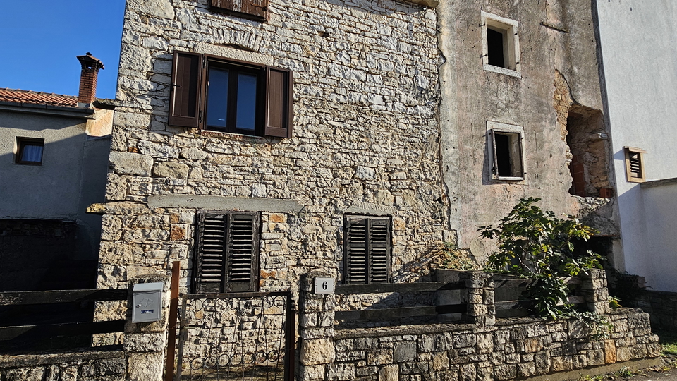 Stone house in Novigrad near the sea and beach