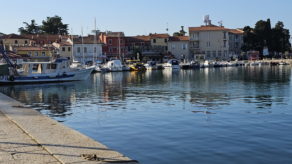 Stone house in Novigrad near the sea and beach