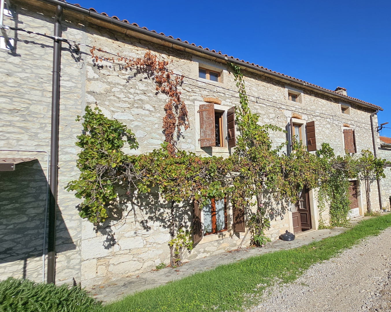 Kamena Istarska kuća s dvorištem u Brtonigli