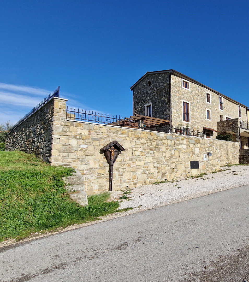 Kuća s čarobnim  pogledom na more u okolici Buja