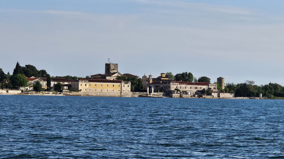 Attraktives Wohnbaugrundstück in Meeresnähe - Novigrad - Dajla